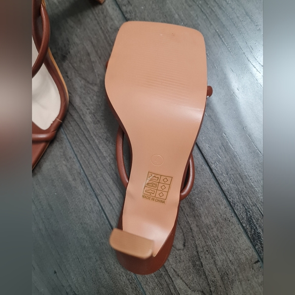 Pretty little thing brown heels - Picture 5 of 5